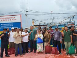 LKPI Salurkan  Sembako dari Polda Kalbar untuk Nelayan di Kubu Raya