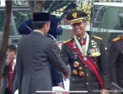 Viral, Jokowi Ogah Jabat Tangan Kapolri saat HUT TNI, Begini Tanggapan Setpres