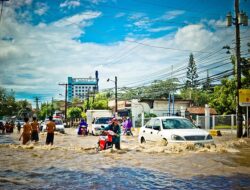 Diterjang Banjir, Aktivitas di Kota Manado Lumpuh