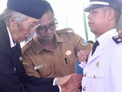 Jarot Lantik 72 Kepala Desa di Kabupaten Sintang