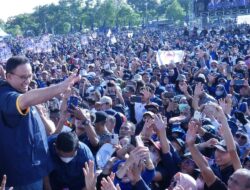 Puluhan Ribu Warga Bandung Ikuti Jalan Sehat Bersama Anies Baswedan