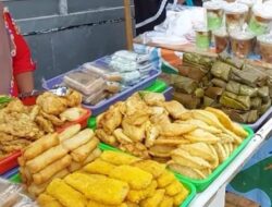 Pemkot Surabaya akan Sanksi Penjual Takjil yang Gunakan Kantong Plastik