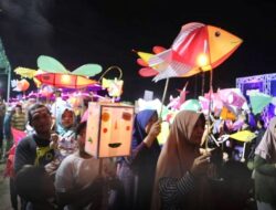 Ratusan Warga Ikut Festival Tanglong Kuala Mempawah 2023