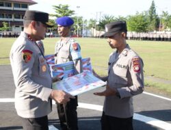 Kapolda Kalbar Beri Penghargaan Kepada Personel Nilai UKJ Terbaik