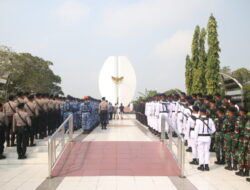 Hadiri Upacara di TMP Dharma Patria Jaya Peringati Hari TNI ke 78