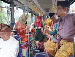 Wali Kota Edi Kamtono Setir Bus Hadiri Sidang Paripurna DPRD, Umumkan Pemberhentian Wako dan Wawako