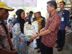 Pemkot Pontianak Salurkan Bantuan Pangan 21.992 Paket Beras Untuk Warga