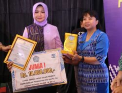 Windy Serahkan Hadiah Pemenang Lomba Kegiatan HKG ke 52 Provinsi Kalbar