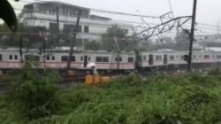KAI Commuter Minta Maaf usai KRL Anjlok di Perlintasan Kampung Bandan