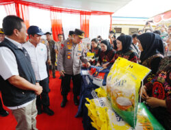 Kapolri Tinjau GPM di Kalbar, 310,25 Ton Beras SPHP Telah Polri Distribusikan