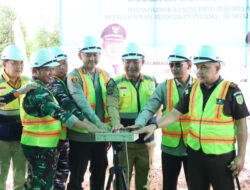 Bersama Unsur Forkopimda Kapolres Ketapang Hadiri Launching Pembangunan Jalan Pelang – Kepuluk