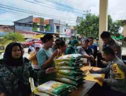 Polsek Mempawah Hulu Jual Beras untuk Dukung Gerakan Pangan Murah